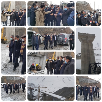 خادمی مدیر جهادی در بازدید میدانی از آزاد راه تهران _شمال /شمارش معکوس برای یک ابر پروژه وزارت راه و شهرسازی/امروز و دقایقی پیش در قلب آزاد راه تهران _شمال خادمی معاون وزیر راه و شهرسازی مدیرعامل شرکت مادر تخصصی ساخت و توسعه زیر بناهای حمل ونقل کشور میزبان مرتضوی معاون اجرایی رئیس جمهور،میر کاظمی رئیس سازمان برنامه کشور و  فتاح رئیس بنیاد مستضعفان  در  منطقه ۲ آزاد راه تهران _شمال در بازدید میدانی از آخرین  وضعیت پیشرفت پروژه، وبا حضور در جلسه&zwnj; کارگاهی شرکت کردند