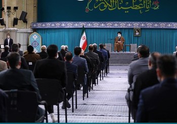 در حسینیه امام خمینی(ره)/جمعی از مداحان اهل بیت (ع) با رهبر انقلاب دیدار کردند