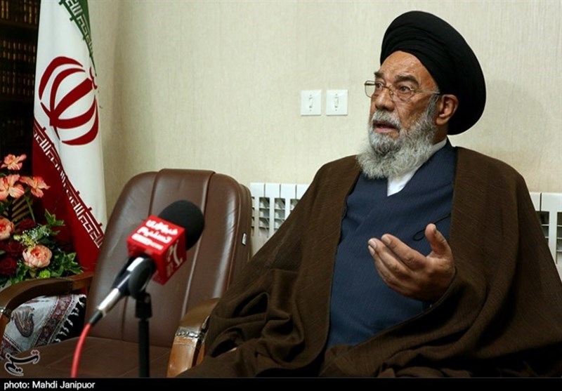 امام جمعه اصفهان: افراد نفوذی با چرب زبانی خود را دوستدار و مدافع نظام جلوه می&zwnj;دهند