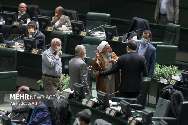 مجوز مجلس به دولت برای دریافت وام از روسیه