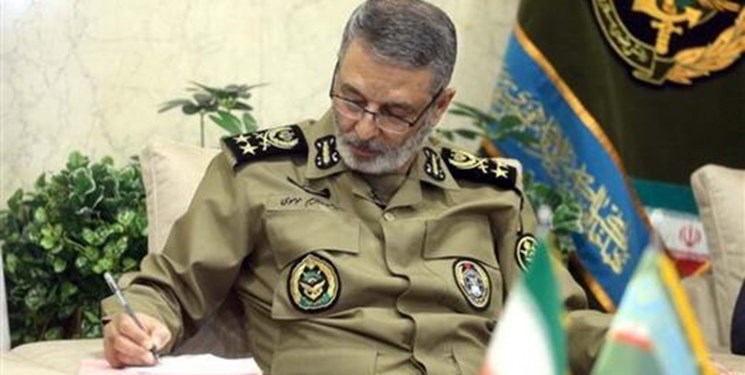 تشکر فرمانده کل ارتش از  تشییع باشکوه خلبانان شهید نیروی هوایی