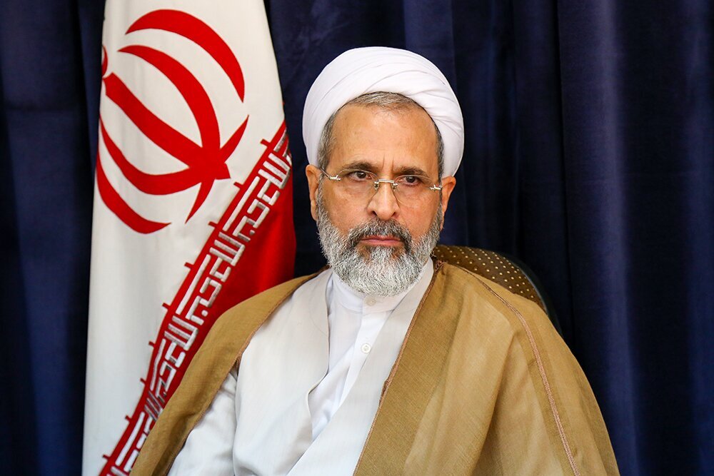 امام جمعه قم: هیچ عذری برای نیامدن پای صندوق&zwnj;های رای پذیرفته نیست/آل هاشم: کاهش مشارکت مردم در انتخابات به معنی دلسرد شدن آنها از نظام نیست