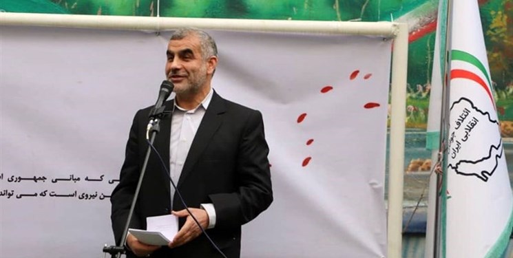 نیکزاد&zwnj; در جمع مردم گیلان سخنرانی می&zwnj;کند