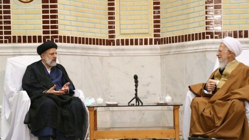 د‌یدار رئیس جمهور منتخب با آیت‌الله جوادی‌آملی / آیت‌الله رئیسی: هر کسی می‌تواند برای پیشرفت و تحول‌ اثرگذار باشد‌ به میدان بیاید‌