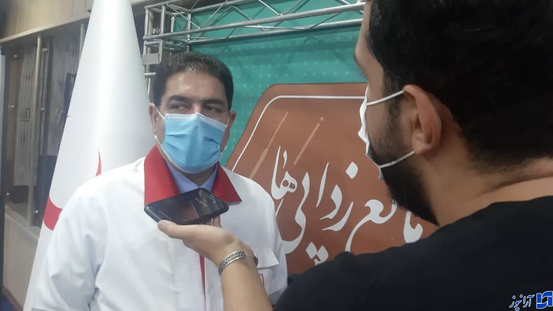 تهران ساختمان مرکزی جعمیت هلال احمر ایران طبقه دوازدهم نشست همتی رئیس کل جمعت هلال احمر کشور بااصحاب رسانه در حال برگزاری است/همتی رئیس جمعیت هلال احمر کشور گفت:هلال احمر نهاد عمومی غیردولتی است که بر اساس اصول ۷گانه خودش باید مدیریت شود و جمعیت هلال احمر در تمام دولتها کار خود را به قوت و با قدرت ادامه داده است./اردوگاههای جمعیت هلال احمر کشور که سالها تعطیل شده بود احیا شد و اعتباری در اختیار قرار گرفت تا از فضای آموزشی و عملیاتی در دستور کار قرار گرفت تهران ساختمان مرکزی جعمیت هلال احمر ایران طبقه دوازدهم نشست همتی رئیس کل جمعت هلال احمر کشور بااصحاب رسانه در حال برگزاری است/همتی رئیس جمعیت هلال احمر کشور گفت:هلال احمر نهاد عمومی غیردولتی است که بر اساس اصول ۷گانه خودش باید مدیریت شود و جمعیت هلال احمر در تمام دولتها کار خود را به قوت و با قدرت ادامه داده است./اردوگاههای جمعیت هلال احمر کشور که سالها تعطیل شده بود احیا شد و اعتباری در اختیار قرار گرفت تا از فضای آموزشی و عملیاتی در دستور کار قرار گرفت