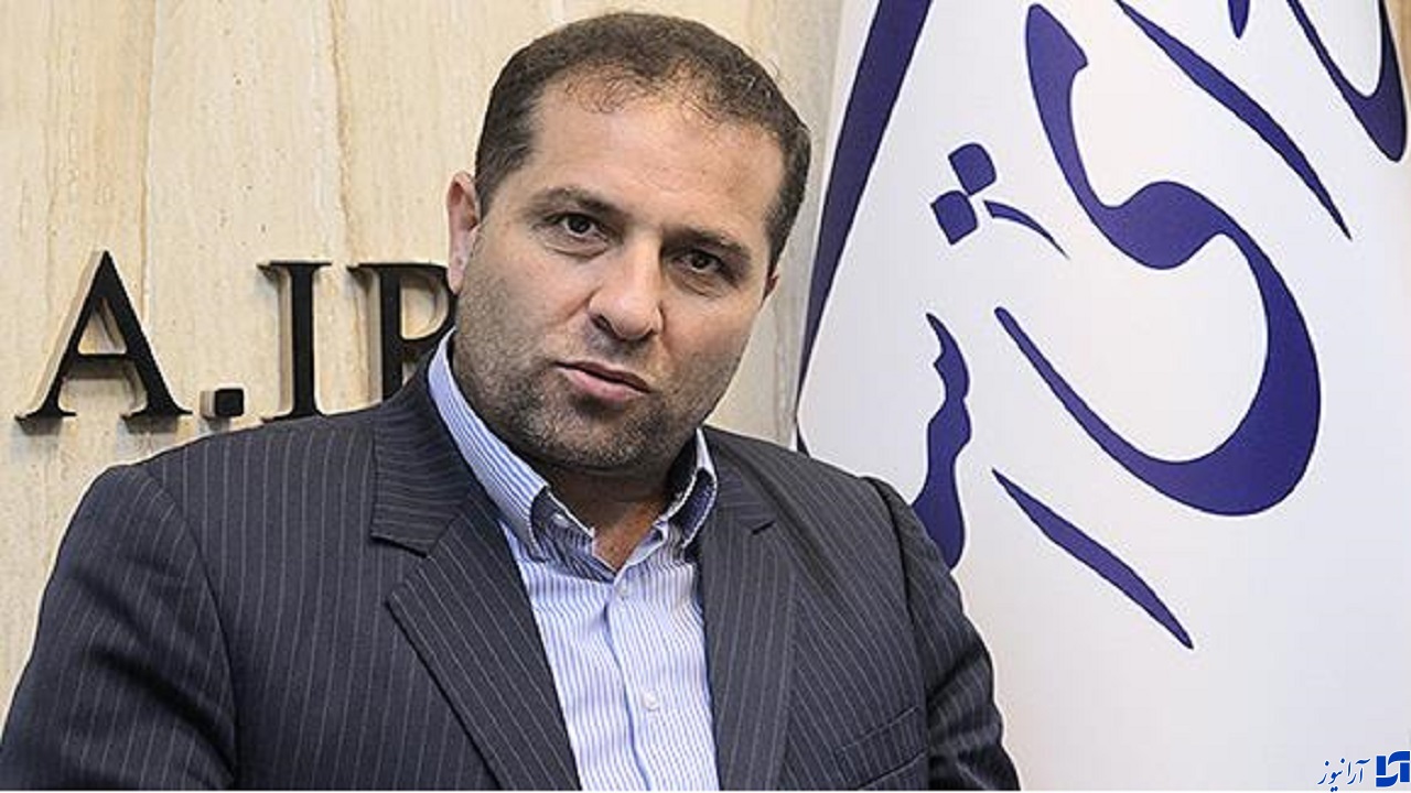 زارع‌پور توان مدیریت وزارت گسترده ارتباطات را ندارد