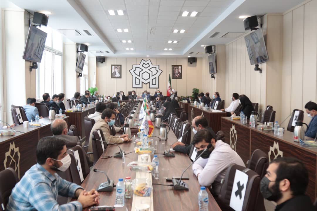فصل تحویل در دولت سیزدهم در حال شکل گیری است./ گفتمان &zwnj;دولت سیزدهم:عدالت و عقلانیت/ استقبال گروه های مختلف دانشگاهی،سیاسی از قیبل بنیاد عدالت و کرامت کشور قرار گرفت