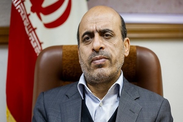 صنعت خودرو باید از انحصار خارج شود