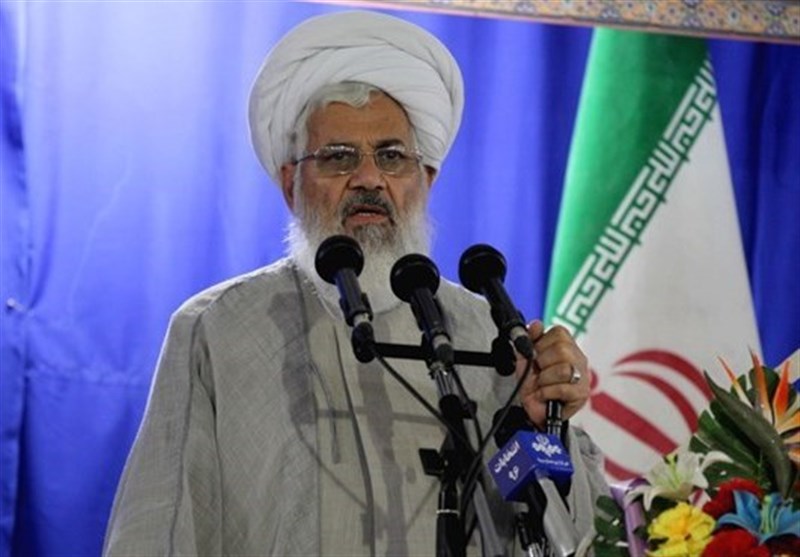 امام جمعه زنجان: تشییع با شکوه شهدای حادثه تروریستی حرم رضوی نشانه علاقه مردم به روحانیت است