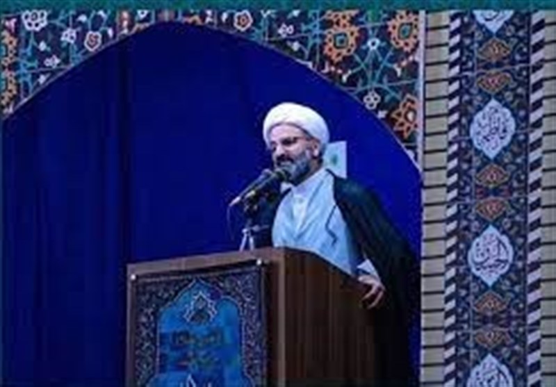 امام جمعه سمنان: دشمن اتحاد امت اسلام را نشانه گرفته است