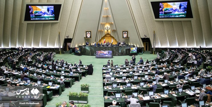 نطق میان&zwnj;دستور نمایندگان/ عده&zwnj;ای طرح ساماندهی استخدام کارکنان دولت را به حاشیه می&zwnj;برند