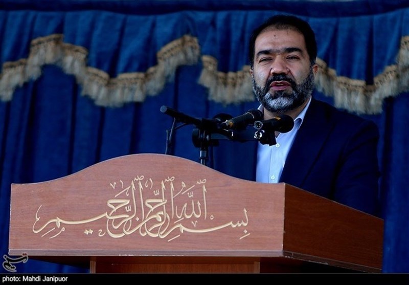 استاندار اصفهان: ارتش به صادره کننده تجهیزات نظامی تبدیل شده است