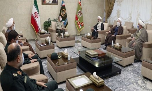 دیدار نماینده ولی فقیه در سپاه با فرمانده کل ارتش به مناسبت روز ارتش دیدار نماینده ولی فقیه در سپاه با فرمانده کل ارتش به مناسبت روز ارتش