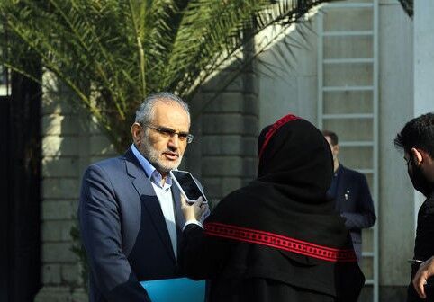 معاون پارلمانی رئیس جمهور: از ابتدای دولت سیزدهم حداقل ۱۰ مورد جمع آوری امضا برای استیضاح انجام شده / بیشتر نمایندگان امضای خود را پس گرفتند و فقط استیضاح وزیر صمت بررسی شد که رای نیاورد / با امضا کنندگان استیضاح وزیر بهداشت گفت‌وگو هایی انجام شده‌ برخی قانع شده‌اند