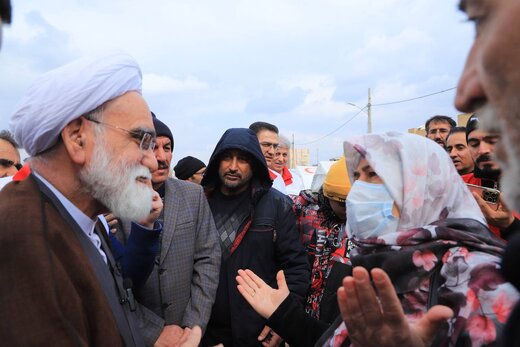 نماینده ویژه رهبری در دیدار با زلزله‌زدگان: دولت و مسئولین برای بازگشت «زندگی عادی»مردم خوی در تلاشند / «تسریع» در روند ارائه خدمات، ضروری است