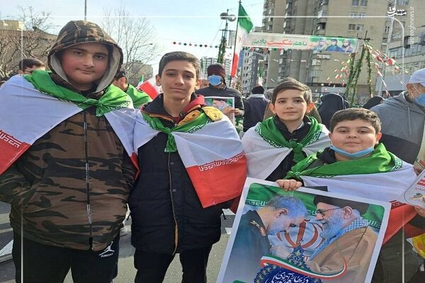 حضور دهه هشتادی‌ها و نودی‌ها در راهپیمایی ۲۲ بهمن