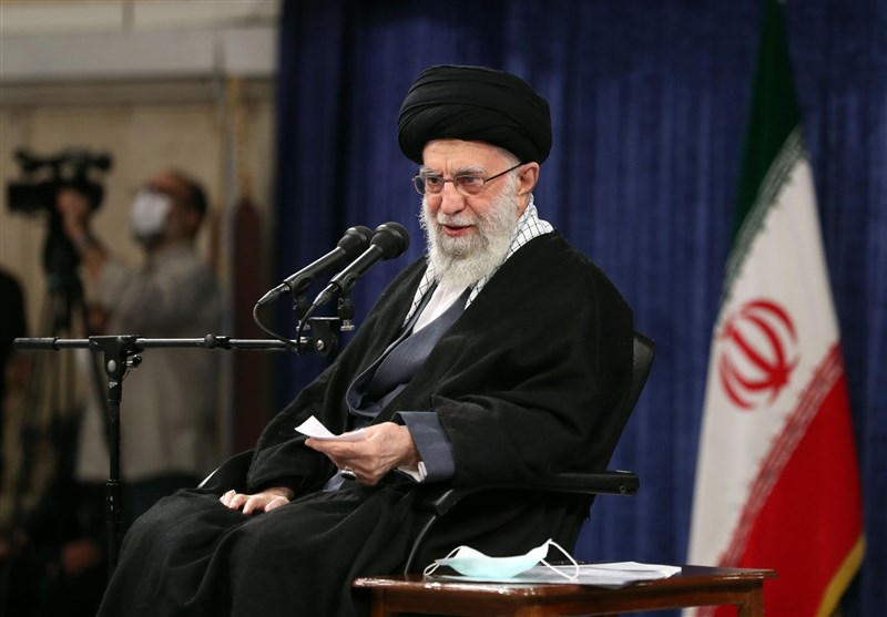 جمعی از مسئولان نظام و سفرای کشورهای اسلامی با رهبر انقلاب دیدار کردند