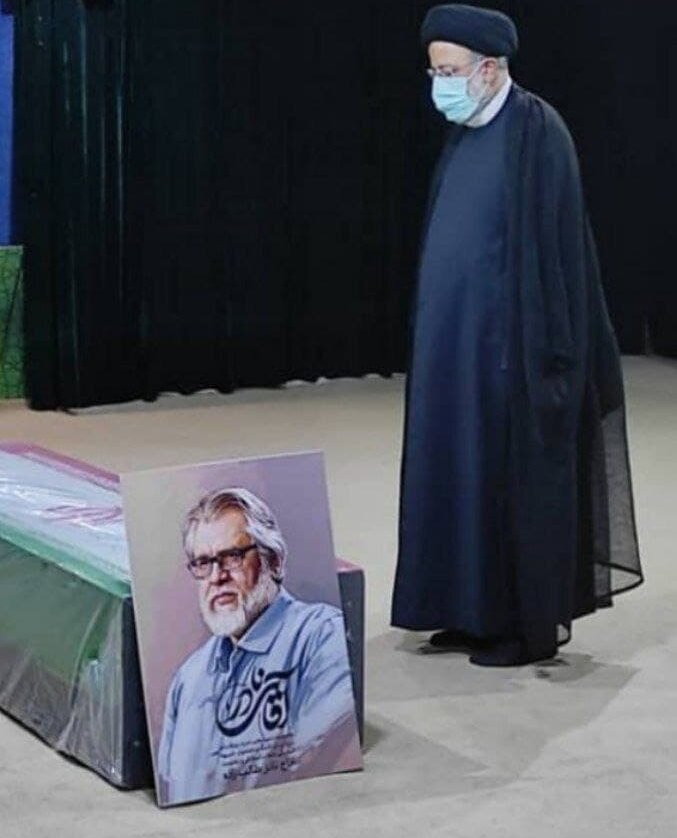 عکس | رئیسجمهوری در کنار پیکر مرحوم طالبزاده