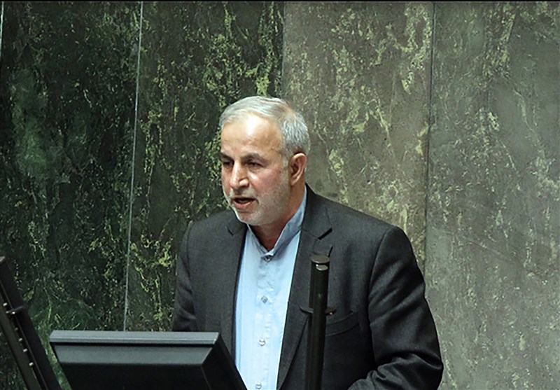 عضو کمیسیون بودجه مجلس: تنها راه حذف ارز ترجیحی جایگزین کردن آن با کمک&zwnj;های نقدی به مردم است