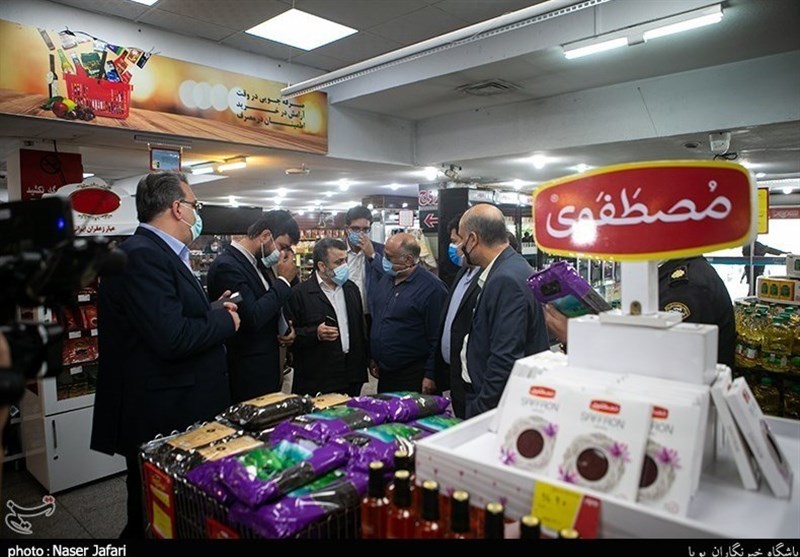 استان کرمانشاه فردای اصلاح ارز ترجیحی| توزیع ۱۲۰ تن مرغ / وضعیت آرام شهرها با وجود صف‌های خرید شلوغ / دستور استاندار برای نظارت بازرسان