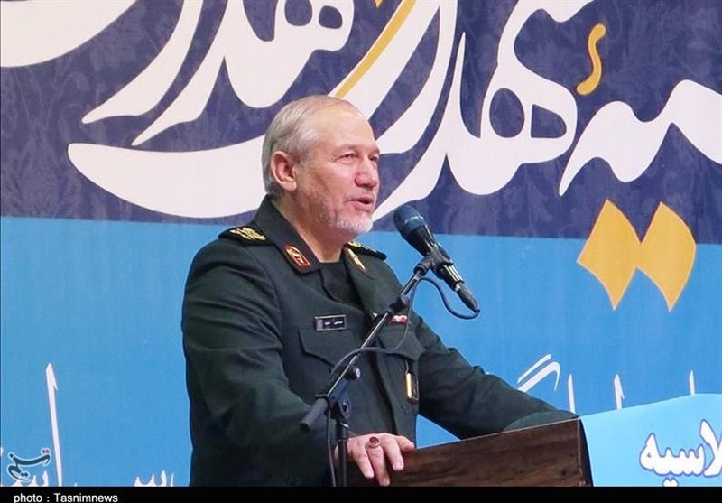 سرلشگر رحیم&zwnj;صفوی در جمع راهپیمایان روز قدس اراک سخنرانی می&zwnj;کند