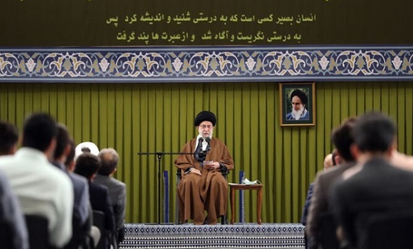 پخش مستند دیدار دانشجویان با رهبر معظم انقلاب از شبکه یک سیما