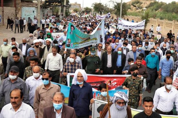 مردم شوش در هوایی بارانی در راهپیمایی روز قدس شرکت کردند