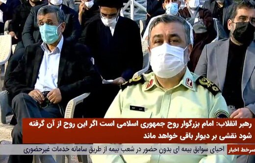 احمدی نژاد در جمع حاضران مراسم سالروز ارتحال امام(ره) / عکس