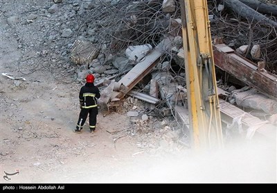 آوار برداری از ساختمان مترو پل در روز دوازدهم