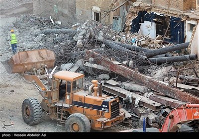 آوار برداری از ساختمان مترو پل در روز دوازدهم