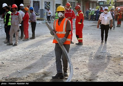 آوار برداری از ساختمان مترو پل در روز دوازدهم