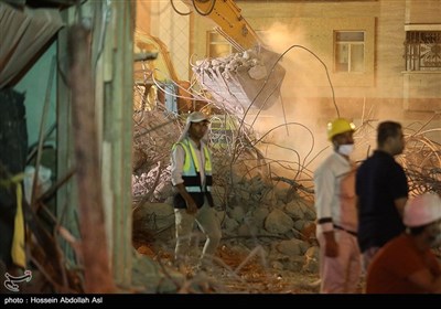 آوار برداری از ساختمان مترو پل در روز دوازدهم