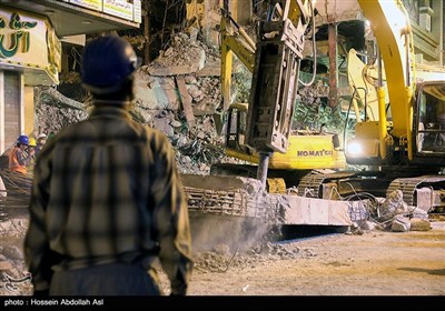 آوار برداری از ساختمان مترو پل در روز دوازدهم