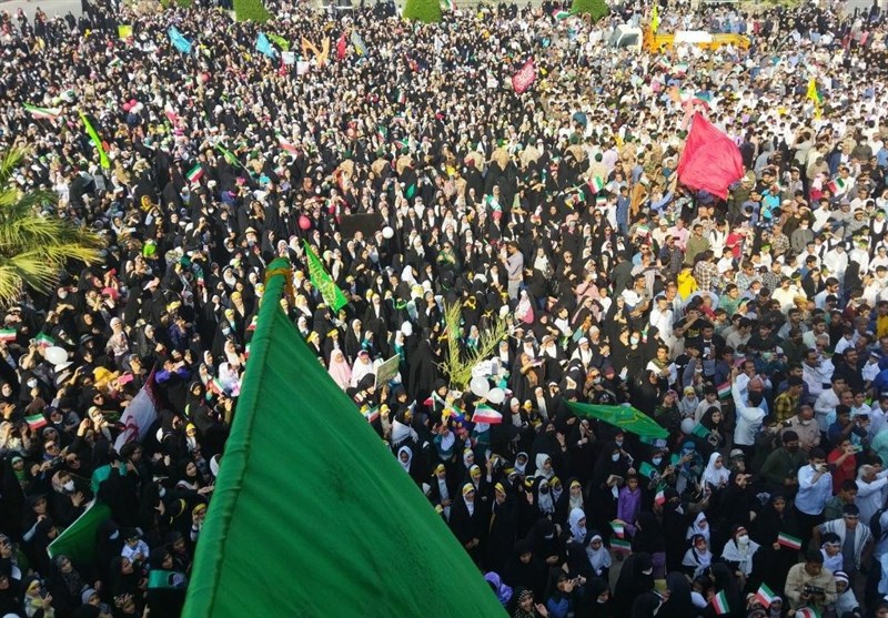 استاندار کردستان: سلام فرمانده زمینه&zwnj;ای برای تقدیم پرچم انقلاب به دستان حضرت ولی عصر(عج) است