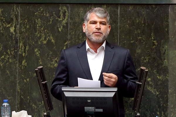 &laquo;استیضاح وزیر جهادکشاورزی ، تعداد امضاهای لازم را دارد&raquo; / عضو کمیسیون کشاورزی مجلس : در نهایت تولید را تعطیل می&zwnj;کنند