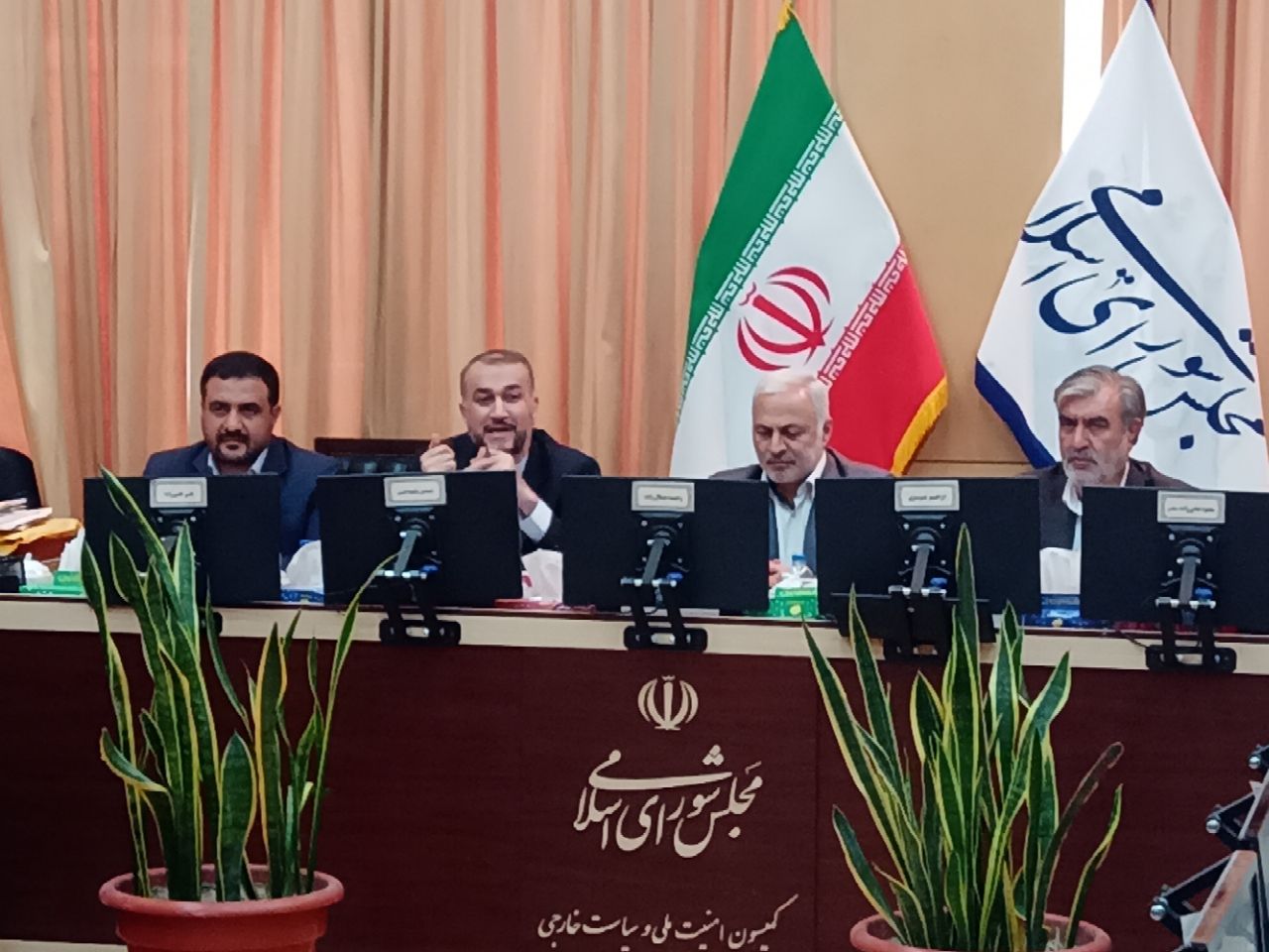 منافع ملت ایران برای ما مهم است