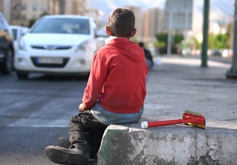 معاون وزیر دادگستری: فرار از دست طالبان، تعداد کودکان کار در ایران را افزایش داد