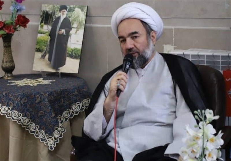 امام جمعه زاهدان: مقابله موفق با جبهه دشمن نیازمند فرماندهی واحد و کار جمعی است