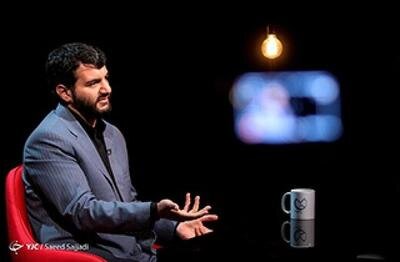 فعال سیاسی اصولگرا : عبدالملکی ، دولت را فریب داد / او اگر تن به استعفا نمی داد ، رئیسی عزلش می کزد