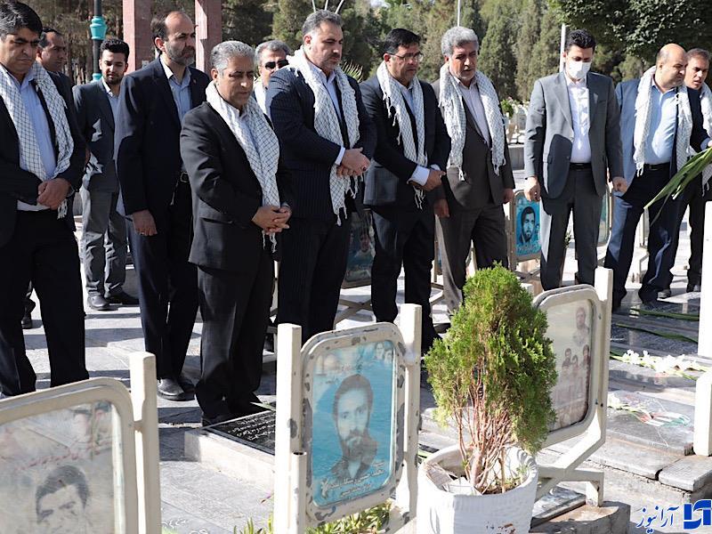 بازدید مدیرعامل بانک مسکن از شعبه مرکزی اصفهان/کارکنان برای جذب منابع در این استان بیشتر تلاش کنند.