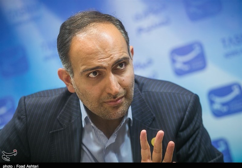 دبیر شورای فرهنگ عمومی: مانتوی  دبیر شورای فرهنگ عمومی: مانتوی