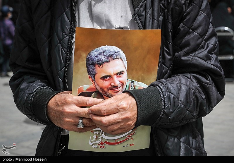 ادای احترام به سردار شهید صیاد خدایی و جان باختگان حادثه آبادان ادای احترام به سردار شهید صیاد خدایی و جان باختگان حادثه آبادان