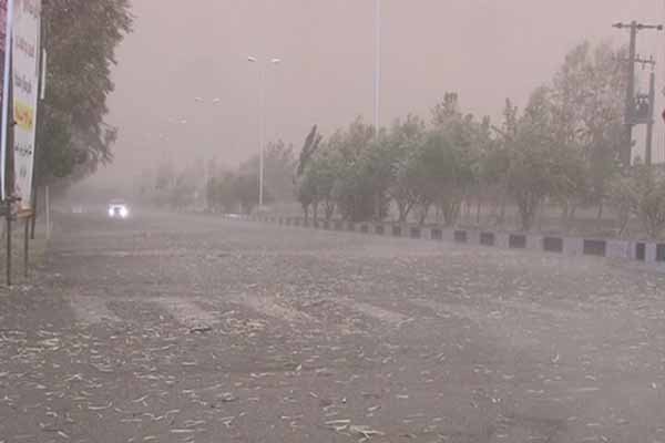 تندبادو گردوخاک نیمه شرقی اصفهان را درمی‌نوردد/کاهش ۸ درجه‌ای دما