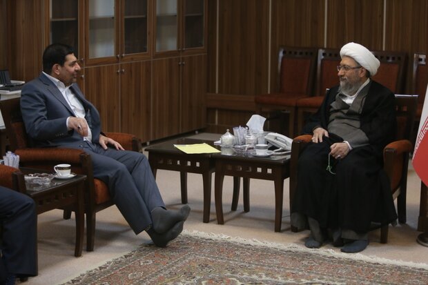 گزارش مخبر به آیت‌الله آملی‌لاریجانی از وضعیت اقتصادی کشور