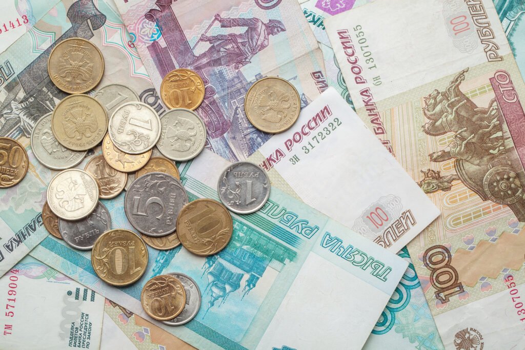 قیمت روبل امروز دوشنبه ۲۰ تیر ۱۴۰۱/ نظارت بیشتر روسیه بر تراکنش‌های رمزارز