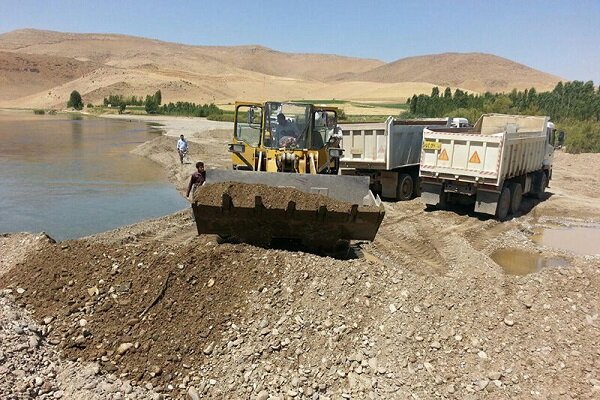 معادن شن و ماسه نفس شیراز را تنگ کردند/ سیل شهر را تهدید می کند  