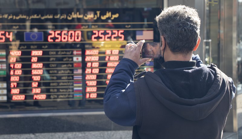 قیمت ارز کاهش یافت/ نزول ارز تا کجا ادامه دارد؟