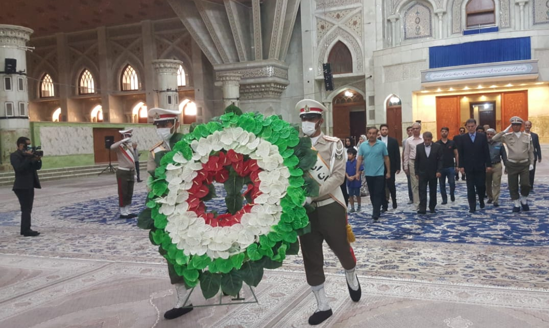 ادای احترام هیات نظامی کشور پاکستان به مقام شامخ امام راحل