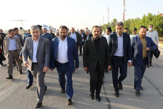 وزیر امور اقتصادی و دارایی وارد خوزستان شد