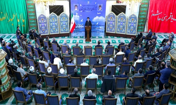 امروز دولت فرصتی مهم برای رشد و پیشرفت کشور در اختیار دارد